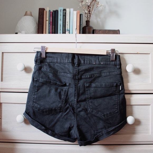 High waisted black shorts - Picture 2 of 2